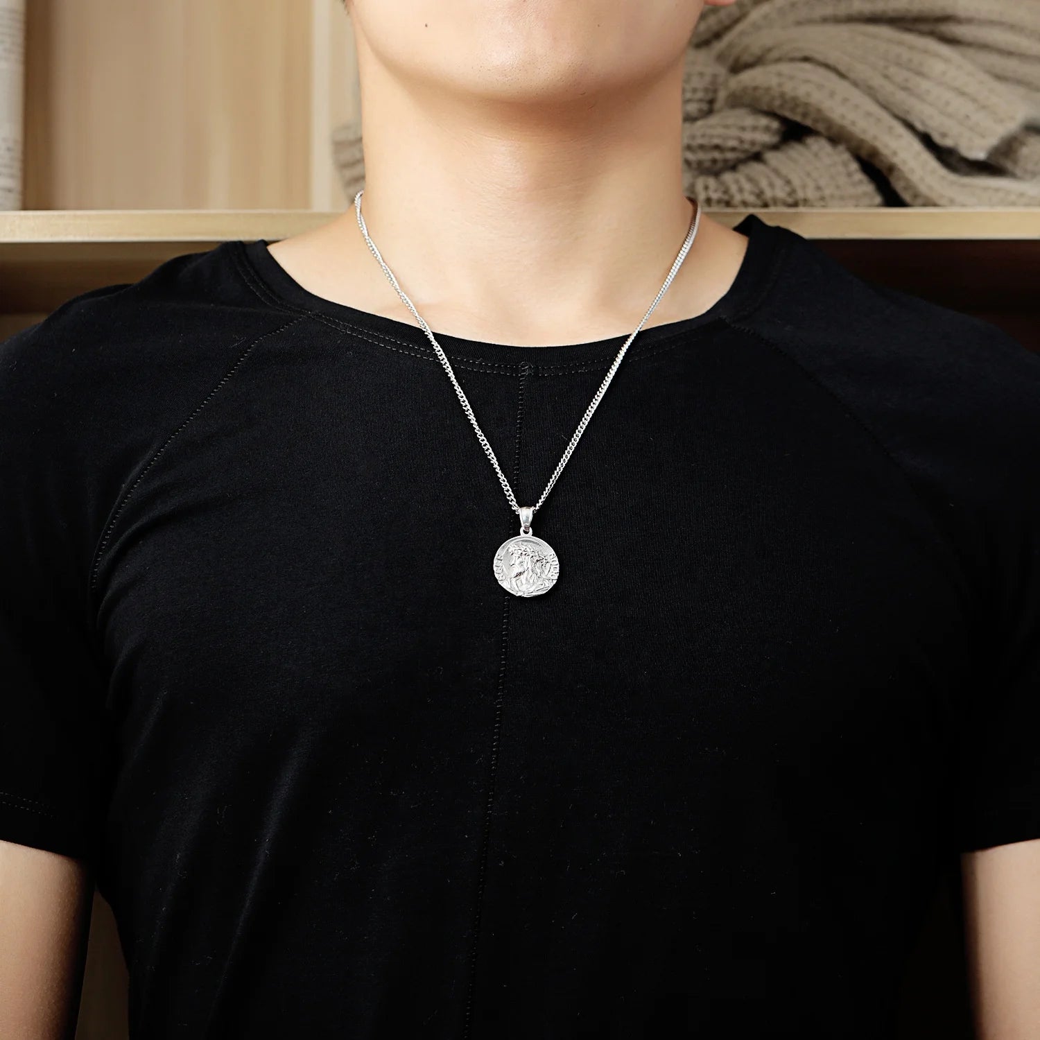 Vintage Round Pendant Necklace, High Quality Fashion Jewelry for Women