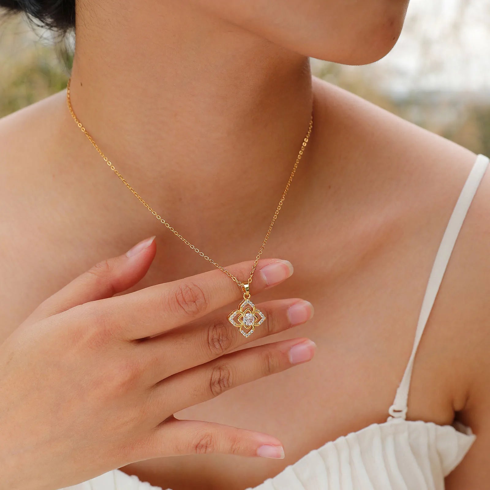 RFJEWEL Hot Classic Trendy Shiny Hollow Zircon Flower Brass Gold Plated Pendant Necklace