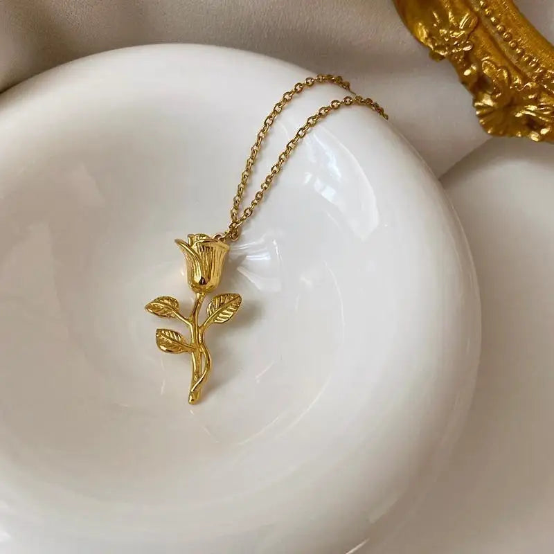 Vintage Rose Pattern Stainless Steel Pendant Necklace, Delicate Link Chain Elegant Niche Design